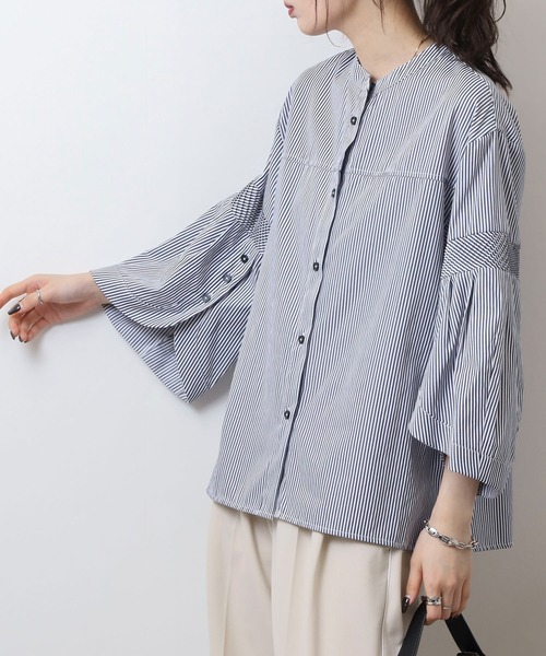 EGLANTINE(エグランティーヌ)の「EGLANTINE 切り替えデザイン ノーカラーブラウス 7分袖 ゆったりシルエット(シャツ/ブラウス・レディース・オフホワイト/ネイビー系/ネイビー/ブルー系・40)」の15枚目の写真