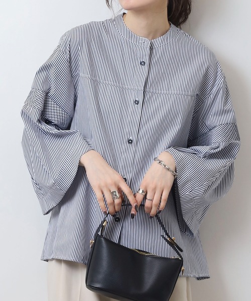EGLANTINE(エグランティーヌ)の「EGLANTINE 切り替えデザイン ノーカラーブラウス 7分袖 ゆったりシルエット(シャツ/ブラウス・レディース・オフホワイト/ネイビー系/ネイビー/ブルー系・40)」の13枚目の写真