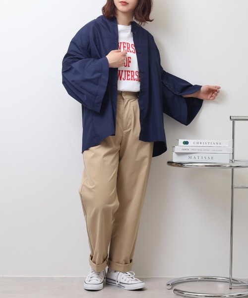 EGLANTINE(エグランティーヌ)の「EGLANTINE 切り替えデザイン ノーカラーブラウス 7分袖 ゆったりシルエット(シャツ/ブラウス・レディース・オフホワイト/ネイビー系/ネイビー/ブルー系・40)」の12枚目の写真