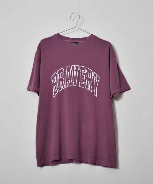 MODISH GAZE(モディシュガゼ)の「【MODISH GAZE】ピグメントアーチロゴTシャツ(BRAVERY)(Tシャツ/カットソー・レディース・バーガンディー/アイボリー/スミクロ・LARGE/MEDIUM)」の3枚目の写真
