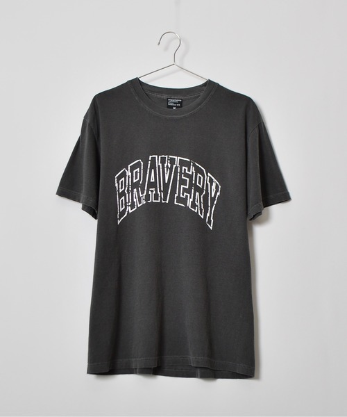 MODISH GAZE(モディシュガゼ)の「【MODISH GAZE】ピグメントアーチロゴTシャツ(BRAVERY)(Tシャツ/カットソー・レディース・バーガンディー/アイボリー/スミクロ・LARGE/MEDIUM)」の2枚目の写真