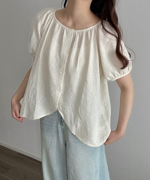 Cham.(チャム)の「ラウンドネックボリュームスリーブブラウス(シャツ/ブラウス・レディース・ピンク/オフホワイト/ナチュラル/ブルー・F)」の2枚目の写真