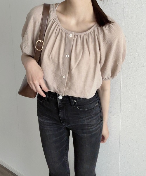 Cham.(チャム)の「ラウンドネックボリュームスリーブブラウス(シャツ/ブラウス・レディース・ピンク/オフホワイト/ナチュラル/ブルー・F)」の14枚目の写真