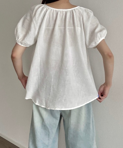 Cham.(チャム)の「ラウンドネックボリュームスリーブブラウス(シャツ/ブラウス・レディース・ピンク/オフホワイト/ナチュラル/ブルー・F)」の15枚目の写真