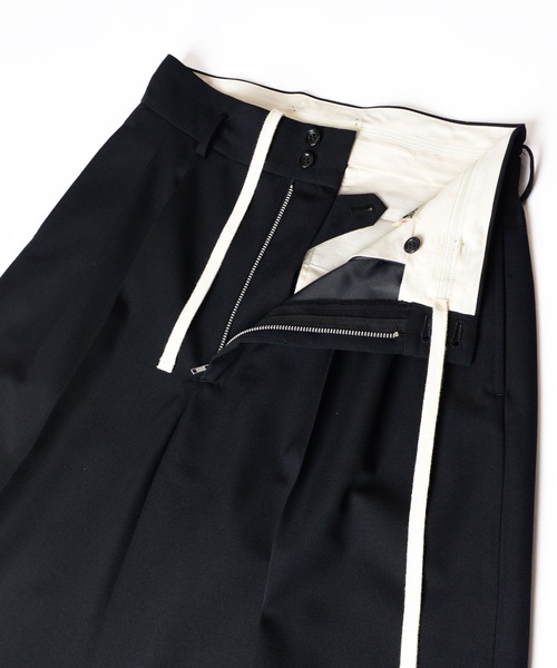 HOLIDAY（ホリデイ）の「WOOL TWILL DRAWSTRINGS SUPER WIDE PANTS ウールツイルドローストリングススーパーワイドパンツ（スラックス・レディース・ブラック・ONE SIZE）」の14枚目の写真