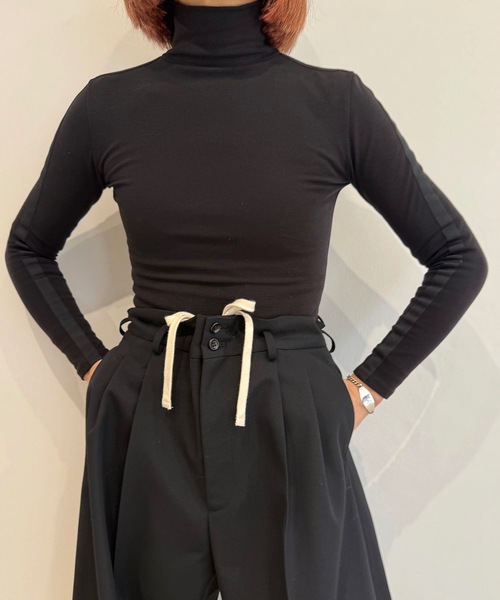 HOLIDAY（ホリデイ）の「WOOL TWILL DRAWSTRINGS SUPER WIDE PANTS ウールツイルドローストリングススーパーワイドパンツ（スラックス・レディース・ブラック・ONE SIZE）」の7枚目の写真