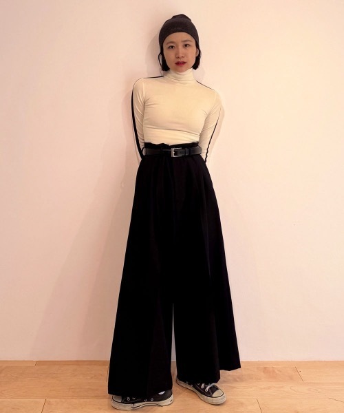 HOLIDAY（ホリデイ）の「WOOL TWILL DRAWSTRINGS SUPER WIDE PANTS ウールツイルドローストリングススーパーワイドパンツ（スラックス・レディース・ブラック・ONE SIZE）」の3枚目の写真