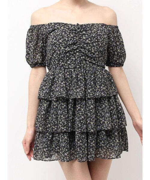 EATME(イートミー)の「ミニフラワープリントオフショルワンピース(ワンピース・レディース・ブルー/ブラック/アイボリー・FREE)」の2枚目の写真