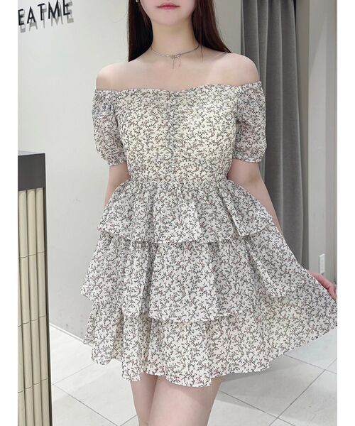 EATME(イートミー)の「ミニフラワープリントオフショルワンピース(ワンピース・レディース・ブルー/ブラック/アイボリー・FREE)」の7枚目の写真