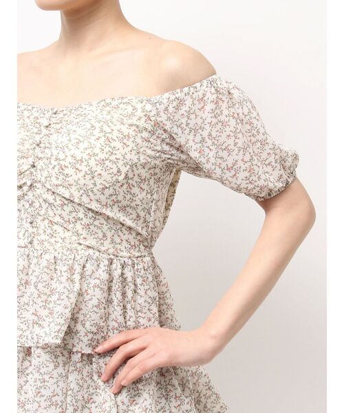 EATME(イートミー)の「ミニフラワープリントオフショルワンピース(ワンピース・レディース・ブルー/ブラック/アイボリー・FREE)」の13枚目の写真