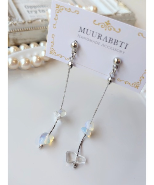 tone(トーン)の「【MUURABBTI】合成オパールさざれ石のピアス(MA)(ピアス(両耳用)・レディース・ホワイト・FREE)」の4枚目の写真