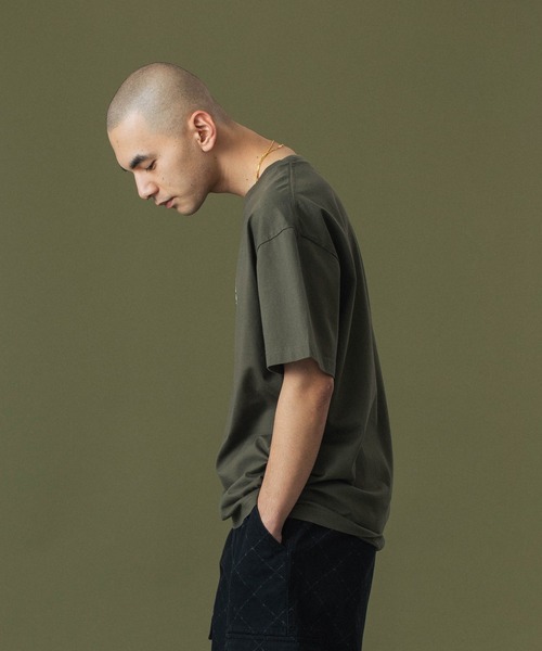 XLARGE(エクストララージ)の「【販売終了】OLD OG S/S TEE(Tシャツ/カットソー・メンズ・ブラック/オリーブ/ホワイト/ブラウン・S/M/L/XL/XXL)」の6枚目の写真