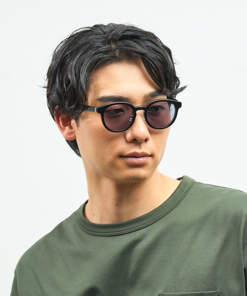 UNITED ARROWS（ユナイテッドアローズ）の「【WEB限定】Zoff｜UNITED ARROWS ボストン型 調光 サングラス｜紫外線でレンズの色が変わる｜ユナイテッドアローズ｜カラーレンズ｜黒縁 クリアフレーム｜UVカット 紫外線対策（サングラス・レディース・ブラウン系その他5/ブラック・FREE）」の17枚目の写真
