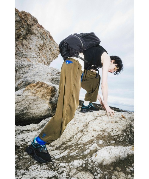 OMMO（オーエムエムオー）の「BOLCKING EASY TUCK PT
