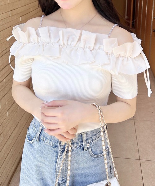 INGNI(イング)の「肩パールオフショル半袖ニット(ニット/セーター・レディース・ベージュ系1/ホワイト×ホワイト/ブラック×ホワイト/ワイン系2/グレー系6・M)」の1枚目の写真