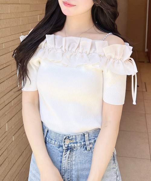 INGNI(イング)の「肩パールオフショル半袖ニット(ニット/セーター・レディース・ベージュ系1/ホワイト×ホワイト/ブラック×ホワイト/ワイン系2/グレー系6・M)」の7枚目の写真