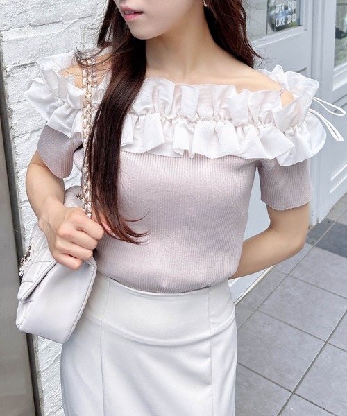 INGNI(イング)の「肩パールオフショル半袖ニット(ニット/セーター・レディース・ベージュ系1/ホワイト×ホワイト/ブラック×ホワイト/ワイン系2/グレー系6・M)」の22枚目の写真