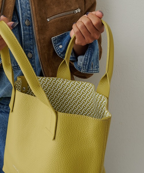 IACUCCI（イアクッチ）の「オペラ S CERVO/STAMPA INTERNA（トートバッグ・レディース・チャコールグレー/グレイッシュベージュ/イエロー/イエロー系その他/サンドベージュ/ミント/ライトグレー・FREE）」の10枚目の写真