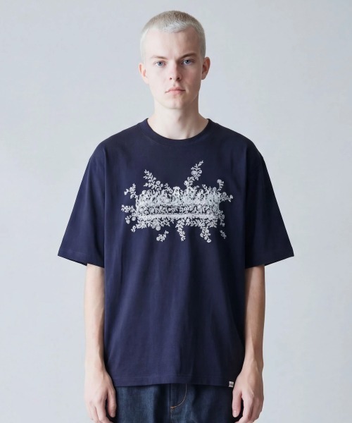 rehacer(レアセル)の「rehacer : Roots Supper Relax Fit T-shirt / ルーツサパー リラックス フィットTシャツ(Tシャツ/カットソー・メンズ・ネイビー/スミクロ/ホワイト・MEDIUM/LARGE/SMALL/X-LARGE)」の1枚目の写真