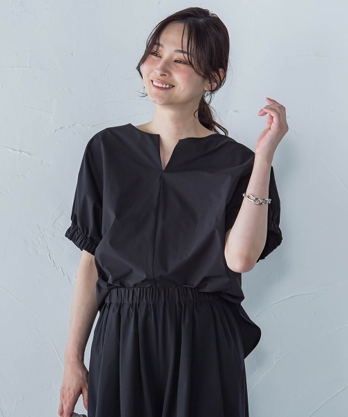 LAUTREAMONT(ロートレアモン)の「【晴れ軽】撥水UVキーネックブラウス≪UV/接触冷感/撥水性/洗濯機で洗える≫(シャツ/ブラウス・レディース・ブラック/ホワイト/ブラウン/グリーン/ベージュ・9号)」の2枚目の写真