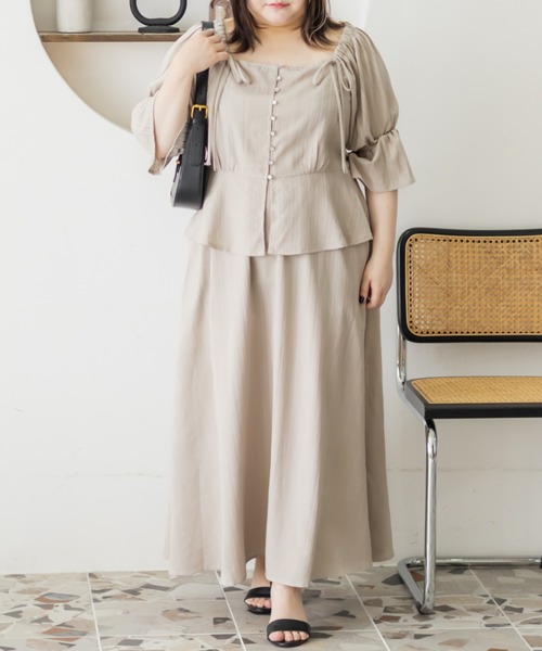 CLETTE(クレット)の「リボンブラウス&スカートセットアップ(ワンピース・レディース・サンドグレー/モカ/ネイビー・4L/3L/LL)」の1枚目の写真