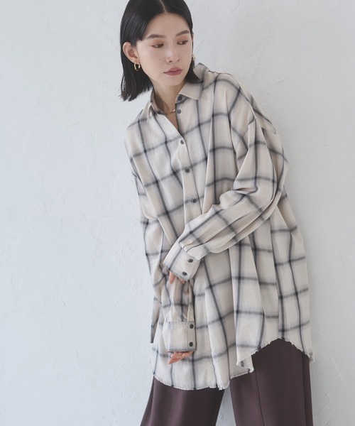 hunch（ハンチ）の「オンブレチェック オーバーシャツ（シャツ/ブラウス・レディース・ホワイト系その他/ブラウン系その他/ブルー系その他/ベージュ系その他/ホワイト系その他2/ブラック系その他・FREE）」の2枚目の写真