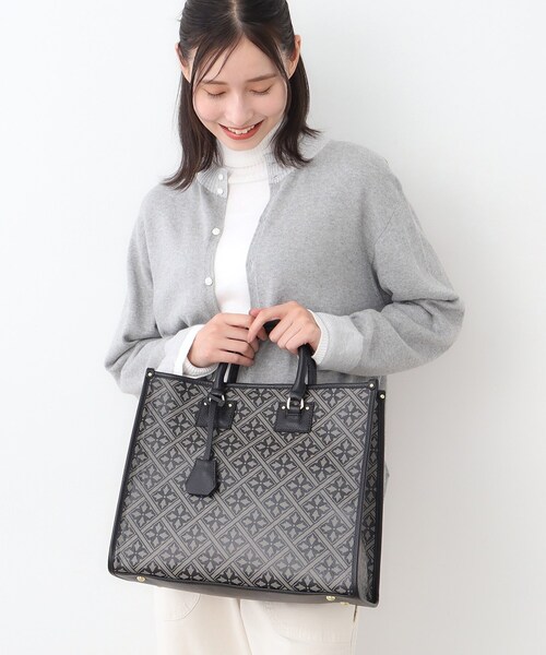 LAURA ASHLEY(ローラアシュレイ)の「【牛革/ショルダーベルト付き/Lサイズ】ミスタージョーンズ柄 バック(トートバッグ・レディース・ネイビー系/ブラック系・00)」の15枚目の写真