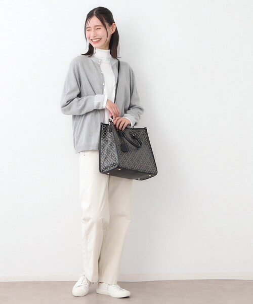LAURA ASHLEY(ローラアシュレイ)の「【牛革/ショルダーベルト付き/Lサイズ】ミスタージョーンズ柄 バック(トートバッグ・レディース・ネイビー系/ブラック系・00)」の14枚目の写真