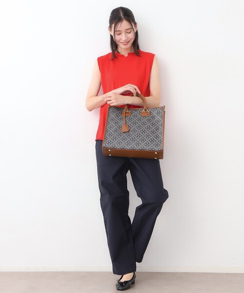 LAURA ASHLEY(ローラアシュレイ)の「【牛革/ショルダーベルト付き/Lサイズ】ミスタージョーンズ柄 バック(トートバッグ・レディース・ネイビー系/ブラック系・00)」の12枚目の写真