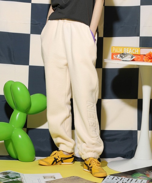 NERDY(ノルディ)の「フリースジョガーパンツ(スウェットパンツ・レディース・ホワイト/グリーン/パープル・M/L/S)」の2枚目の写真