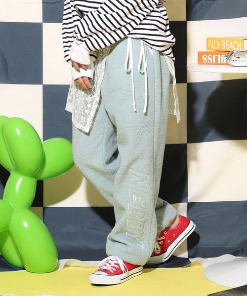 NERDY(ノルディ)の「フリースジョガーパンツ(スウェットパンツ・レディース・ホワイト/グリーン/パープル・M/L/S)」の1枚目の写真