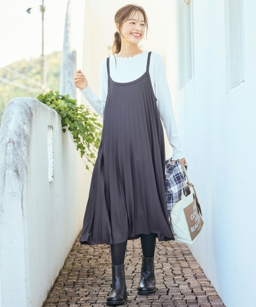 SMILE LAND（スマイルランド）の「＜大きいサイズ＞ カットソープリーツキャミワンピース（ワンピース・レディース・チャコールグレー/ブラック/ブラウン/グリーン系・4L/3L/LL/L/5L）」の2枚目の写真