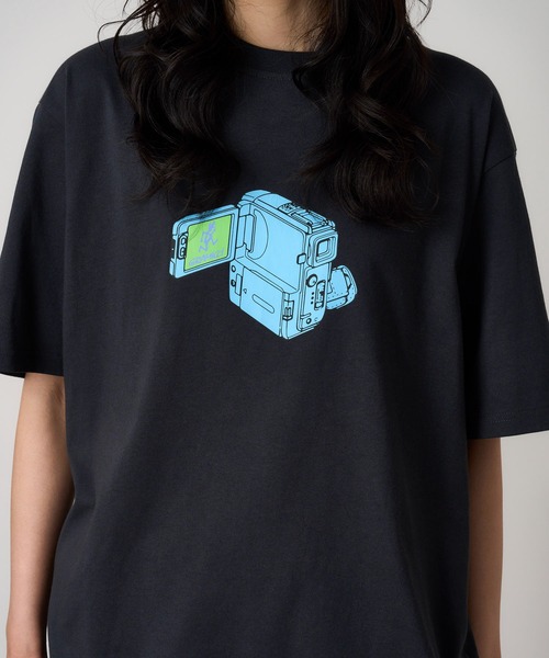 Gramicci（グラミチ）の「CAMCORDER TEE｜カムコーダーTシャツ（Tシャツ/カットソー・メンズ・オレンジ/ブラック系その他/ヘザーグレー/ホワイト・L/M/XL/S/XXL）」の3枚目の写真