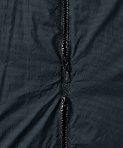 karrimor(カリマー)の「insulation LT hoodie(ダウンジャケット/コート・メンズ・ブラック/ブラウン・XS/S/XL/M/L)」の8枚目の写真