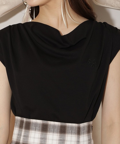 WILLSELECTION(ウィルセレクション)の「ドレープデザインカットトップス(Tシャツ/カットソー・レディース・ブラック/ボルドー/オフホワイト/ダークブラウン・FREE)」の13枚目の写真