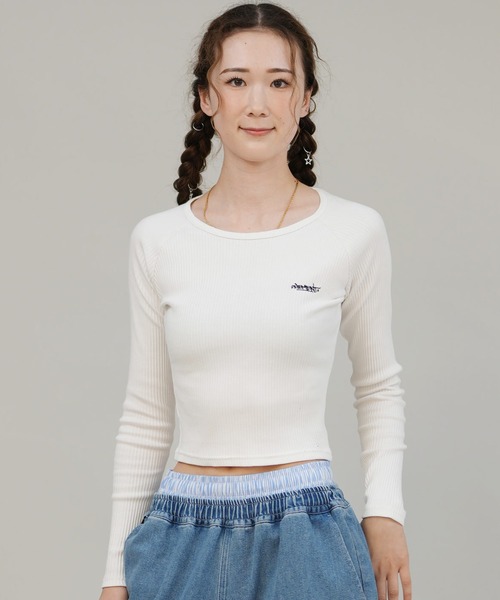 ELEMENT(エレメント)の「ELEMENT/エレメント リブリンガーTシャツ ロンT クロップド丈 BF024-065(Tシャツ/カットソー・レディース・ブラック/ホワイト/ホワイト×ブラック・M)」の2枚目の写真