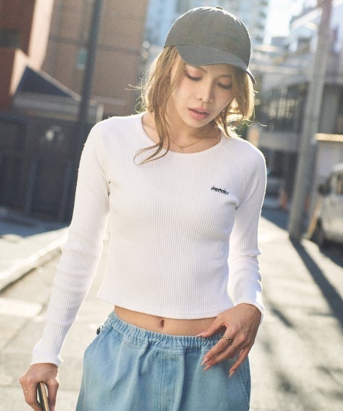 ELEMENT(エレメント)の「ELEMENT/エレメント リブリンガーTシャツ ロンT クロップド丈 BF024-065(Tシャツ/カットソー・レディース・ブラック/ホワイト/ホワイト×ブラック・M)」の21枚目の写真
