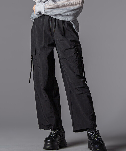 ZIDDY（ジディ）の「ドロストナイロンカーゴパンツ(130~160cm)（カーゴパンツ・キッズ・ブラック/グリーン・FREE/130cm/140cm/150cm）」の2枚目の写真