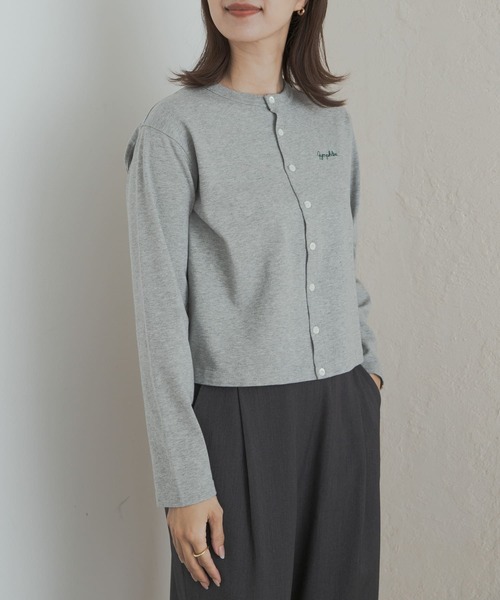 GYMPHLEX（ジムフレックス）の「GYMPHLEX　SHORT CREW NECK CARDIGAN（カーディガン/ボレロ・レディース・ベージュ系その他/ブラック/レッド/ライトグレー・14）」の2枚目の写真