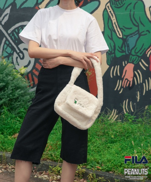 FILA(フィラ)の「【FILA/フィラ × PEANUTS/ピーナッツ】フェイクファーショルダーバッグ(ショルダーバッグ・レディース・ブラウン/オフホワイト/クリアブルー・FREE)」の16枚目の写真