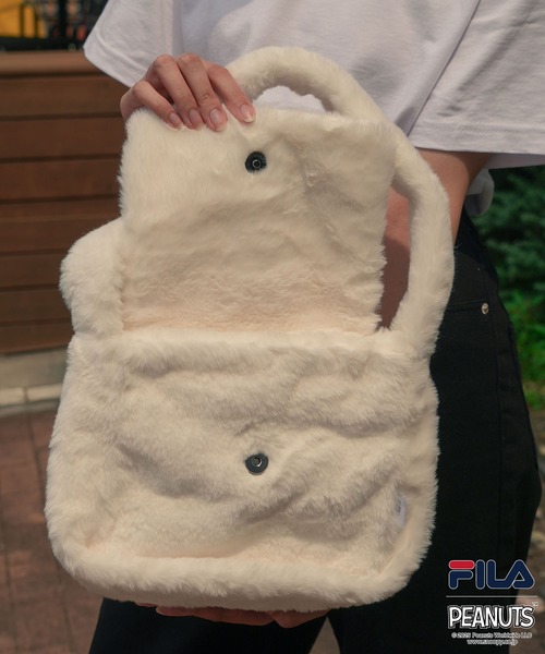 FILA(フィラ)の「【FILA/フィラ × PEANUTS/ピーナッツ】フェイクファーショルダーバッグ(ショルダーバッグ・レディース・ブラウン/オフホワイト/クリアブルー・FREE)」の11枚目の写真