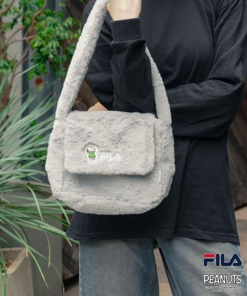 FILA(フィラ)の「【FILA/フィラ × PEANUTS/ピーナッツ】フェイクファーショルダーバッグ(ショルダーバッグ・レディース・ブラウン/オフホワイト/クリアブルー・FREE)」の5枚目の写真