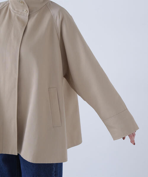 NATURAL BEAUTY BASIC(ナチュラルビューティーベーシック)の「◇スタンドネックテントラインブルゾン(ブルゾン・レディース・ブラック/ベージュ・MEDIUM/SMALL)」の11枚目の写真