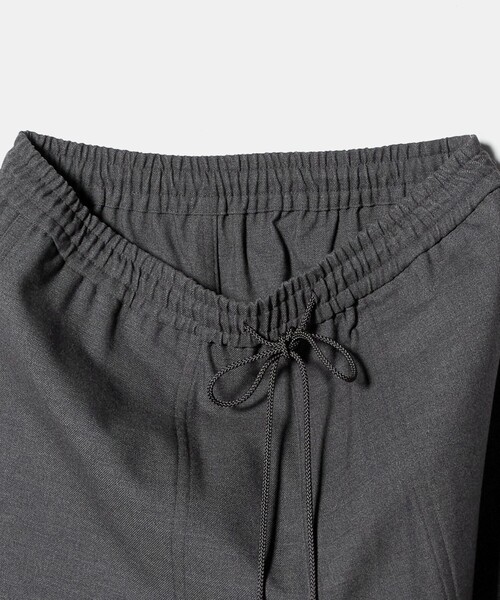BEAUTY&YOUTH UNITED ARROWS(ビューティーアンドユースユナイテッドアローズ)の「ポリエステルブレンド パッチポケットパンツ(その他パンツ・レディース・ダークグレー/マスタード/ダークブラウン・XS/L/M/S)」の21枚目の写真