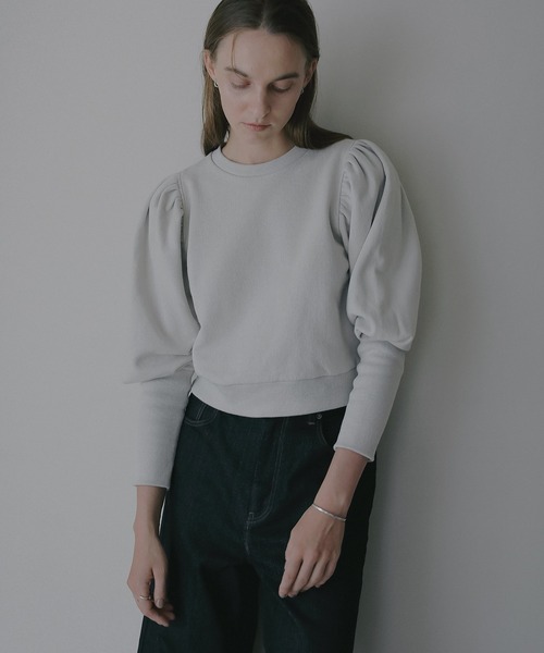 MANOF(マノフ)の「VOLUME FIT SLEEVE SWEAT(スウェット・レディース・グレー/ブラック/ベージュ・F)」の1枚目の写真