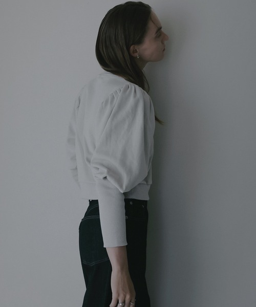 MANOF(マノフ)の「VOLUME FIT SLEEVE SWEAT(スウェット・レディース・グレー/ブラック/ベージュ・F)」の6枚目の写真