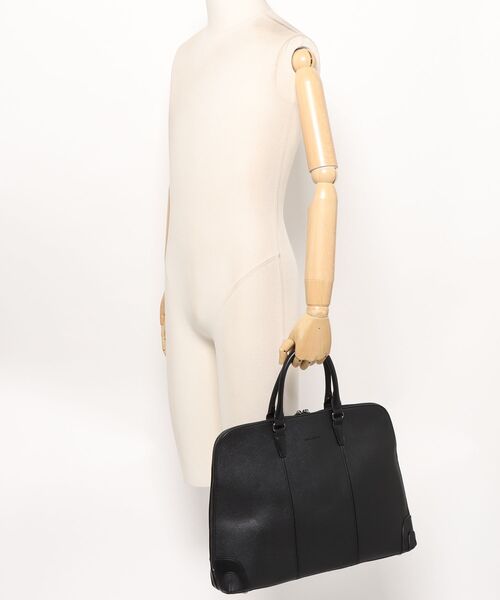 m.f.editorial（エムエフエディトリアル）の「【A4対応 2WAY】サフィアーノ型押し ブリーフバッグ（ビジネスバッグ・メンズ・ブラック/ダークウッド・FREE）」の6枚目の写真