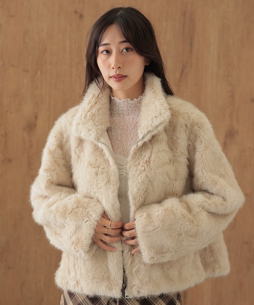 SUWDEE(スーディー)の「fur zip up short blouson(ブルゾン・レディース・アイボリー/グレー・FREE)」の2枚目の写真