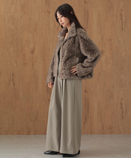 SUWDEE(スーディー)の「fur zip up short blouson(ブルゾン・レディース・アイボリー/グレー・FREE)」の4枚目の写真