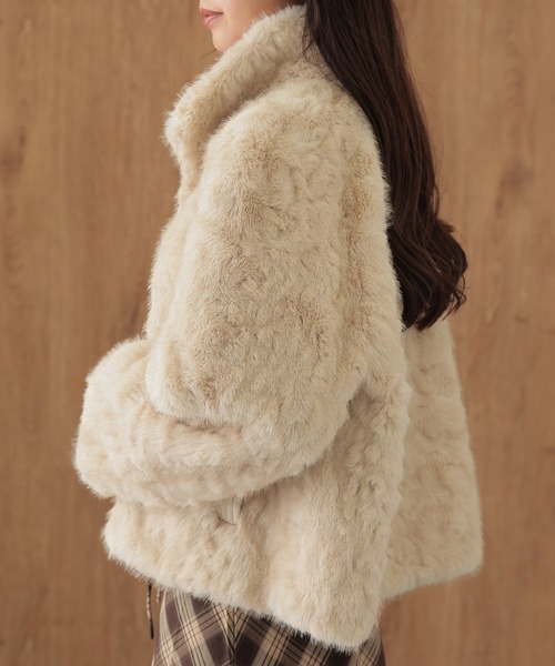 SUWDEE(スーディー)の「fur zip up short blouson(ブルゾン・レディース・アイボリー/グレー・FREE)」の12枚目の写真